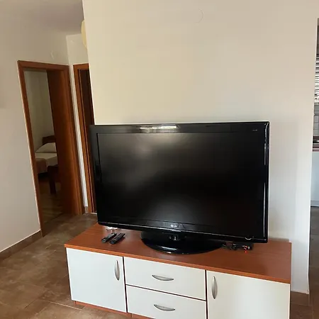 Apartment Smiljanic Tribunj (Sibenik-Knin)
